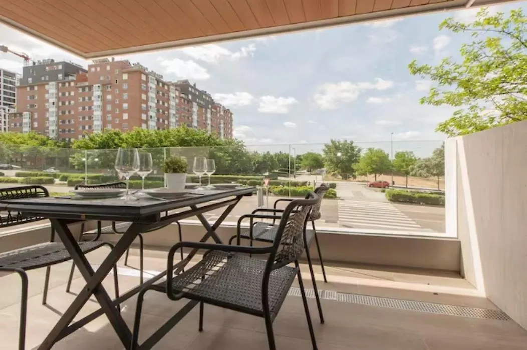 Moderno Y Lujoso Apartamento En Urbanizacion Privada Con Terraza De Diseno En Valdebebas / Ciudad Deportiva Real Madrid / Feria De Madrid Appartement